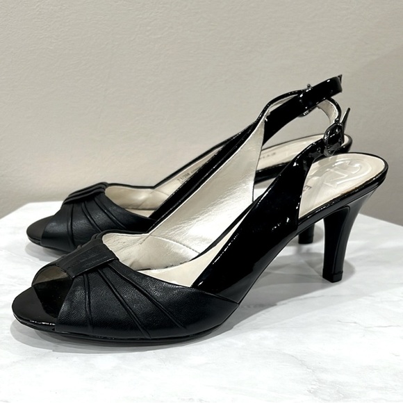 🔥Etienne Aigner Elegant Black Slingback Heels🔥 - Picture 1 of 4